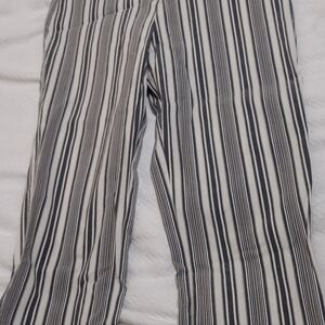 Contemporary NWT women's size 12 capris